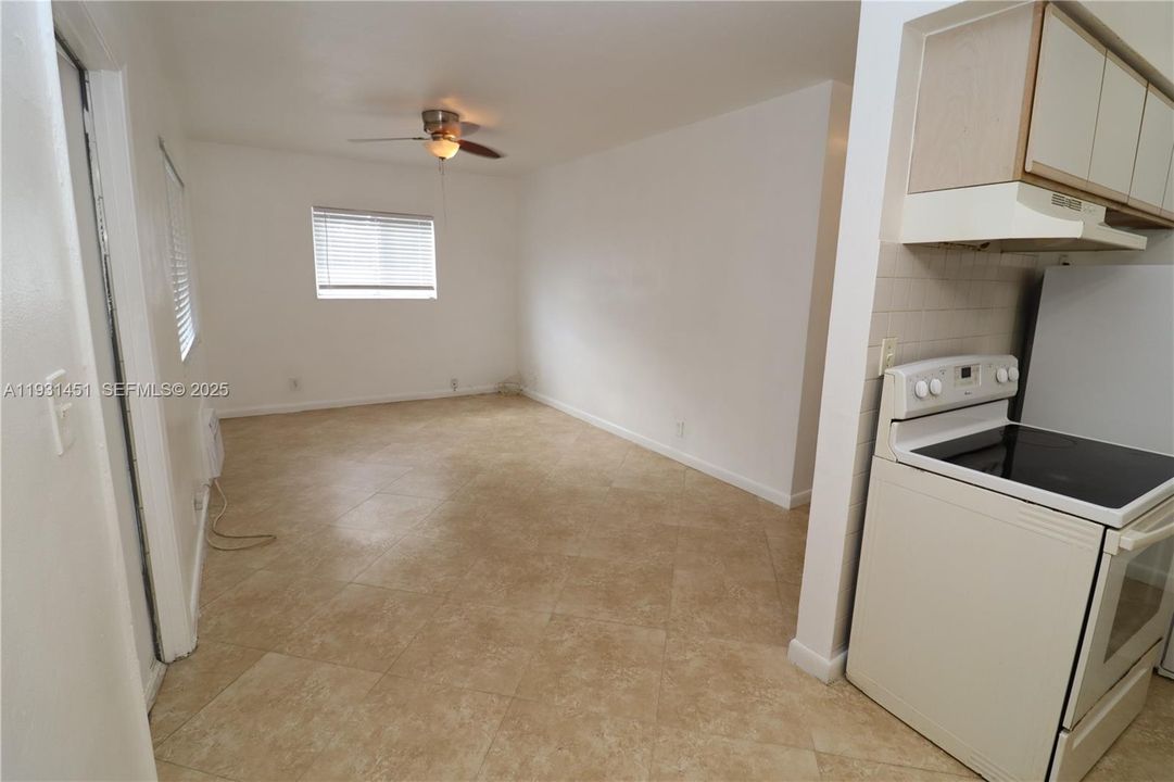 В аренду: $1,750 (2 спален, 1 ванн, 700 Квадратных фут)