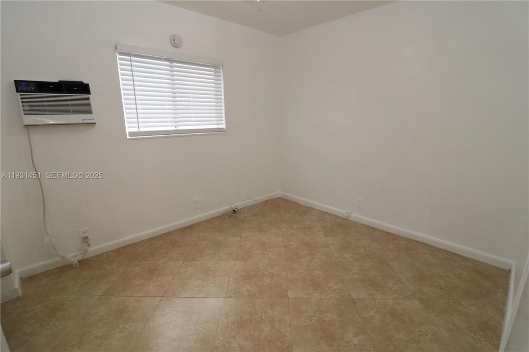 В аренду: $1,750 (2 спален, 1 ванн, 700 Квадратных фут)