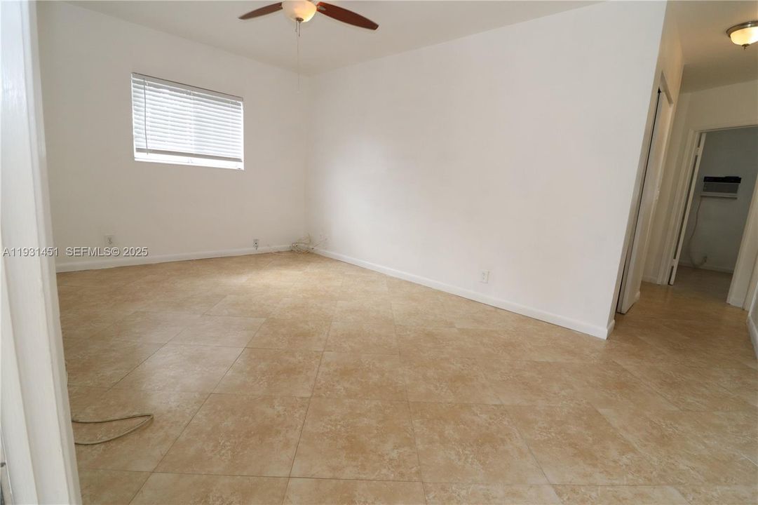 В аренду: $1,750 (2 спален, 1 ванн, 700 Квадратных фут)