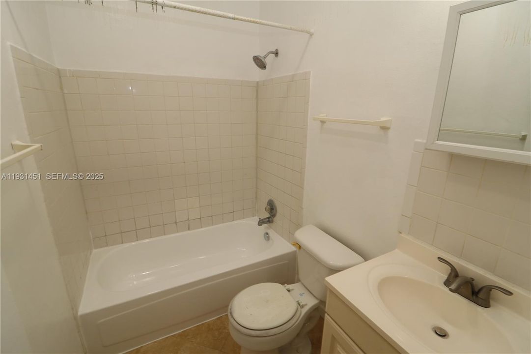 В аренду: $1,750 (2 спален, 1 ванн, 700 Квадратных фут)