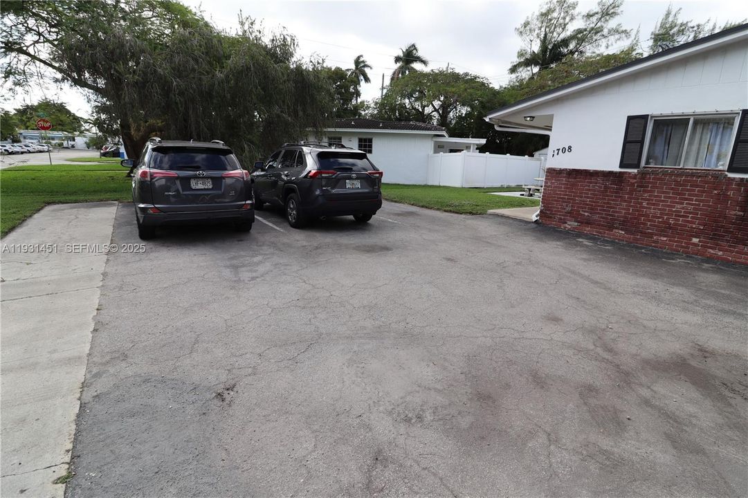 В аренду: $1,750 (2 спален, 1 ванн, 700 Квадратных фут)