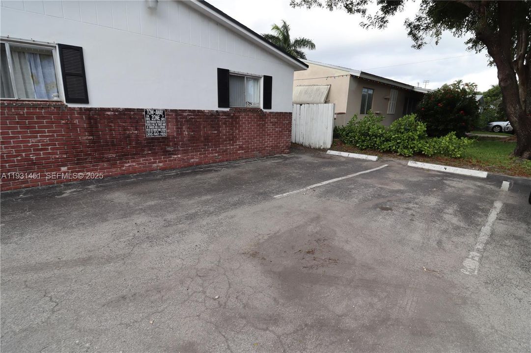 В аренду: $1,750 (2 спален, 1 ванн, 700 Квадратных фут)