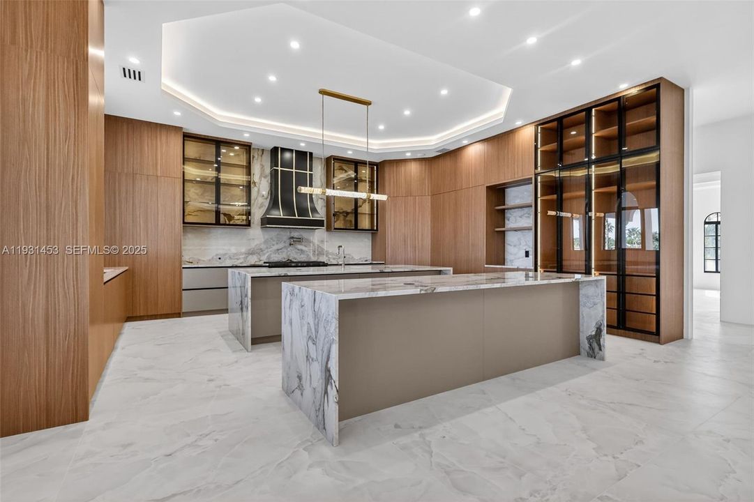 На продажу: $6,950,000 (6 спален, 7 ванн, 9234 Квадратных фут)