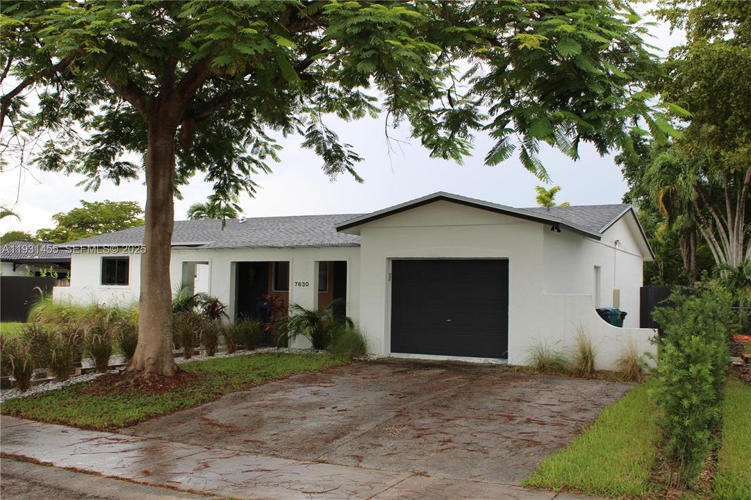 For Sale: $857,000 (3 beds, 2 baths, 1612 Square Feet)