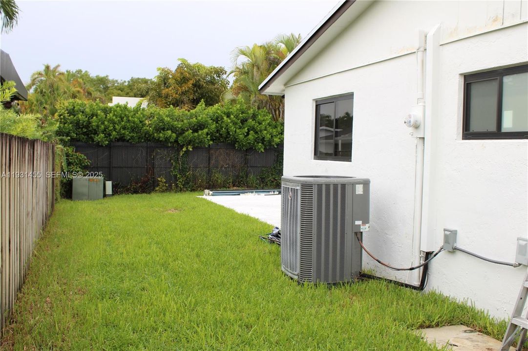 For Sale: $857,000 (3 beds, 2 baths, 1612 Square Feet)