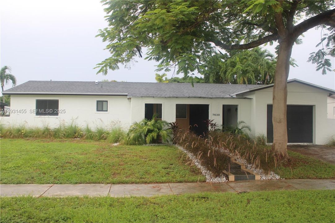 For Sale: $857,000 (3 beds, 2 baths, 1612 Square Feet)