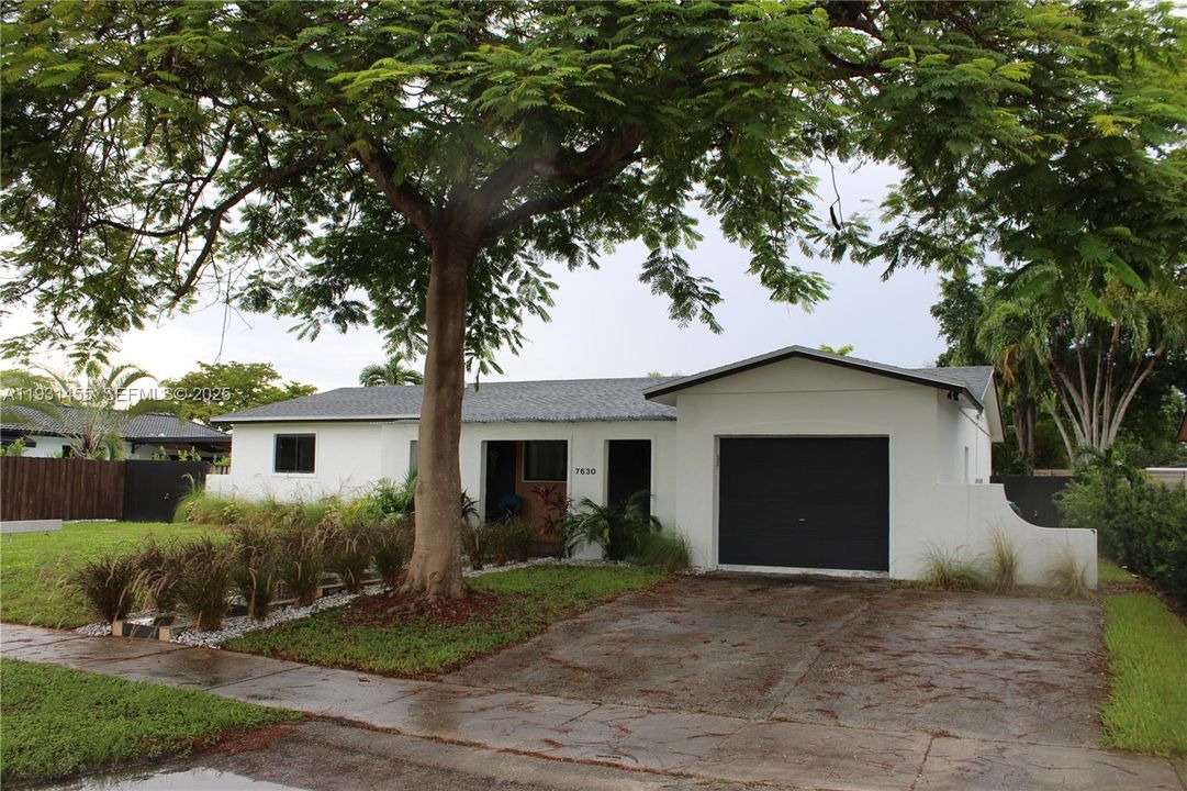 For Sale: $857,000 (3 beds, 2 baths, 1612 Square Feet)