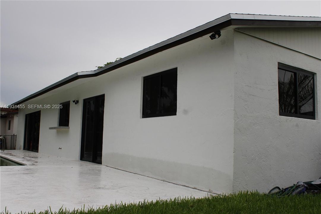 For Sale: $857,000 (3 beds, 2 baths, 1612 Square Feet)