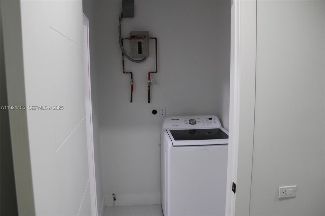 For Sale: $857,000 (3 beds, 2 baths, 1612 Square Feet)