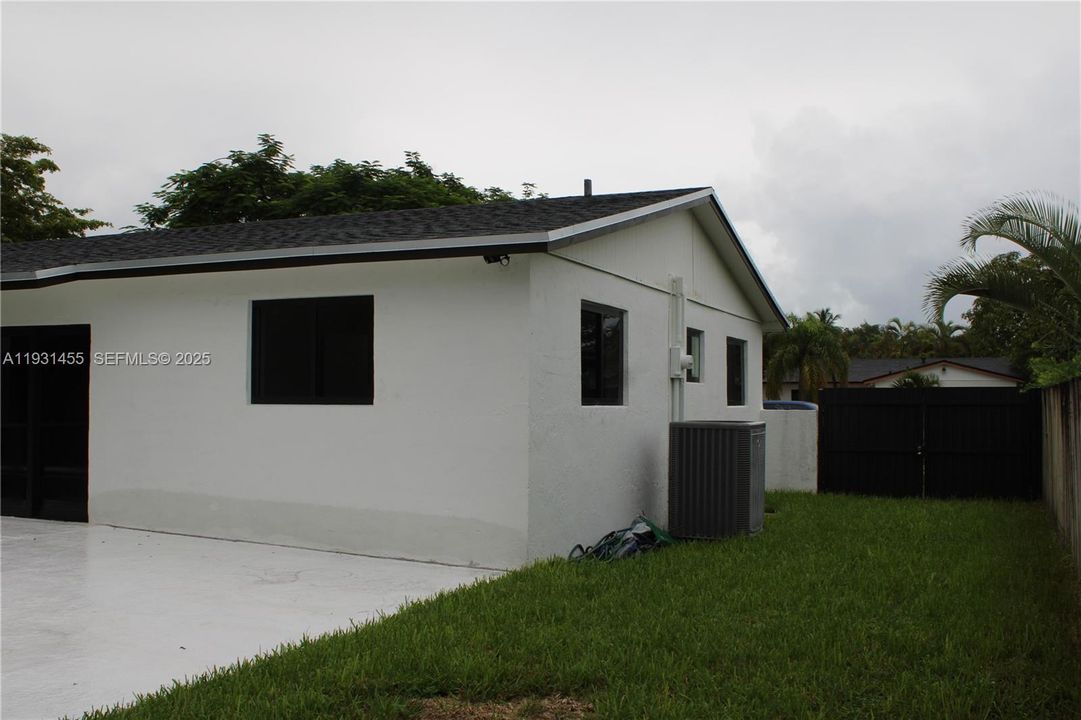 For Sale: $857,000 (3 beds, 2 baths, 1612 Square Feet)