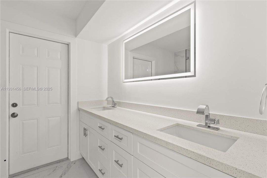 На продажу: $685,000 (3 спален, 2 ванн, 1776 Квадратных фут)