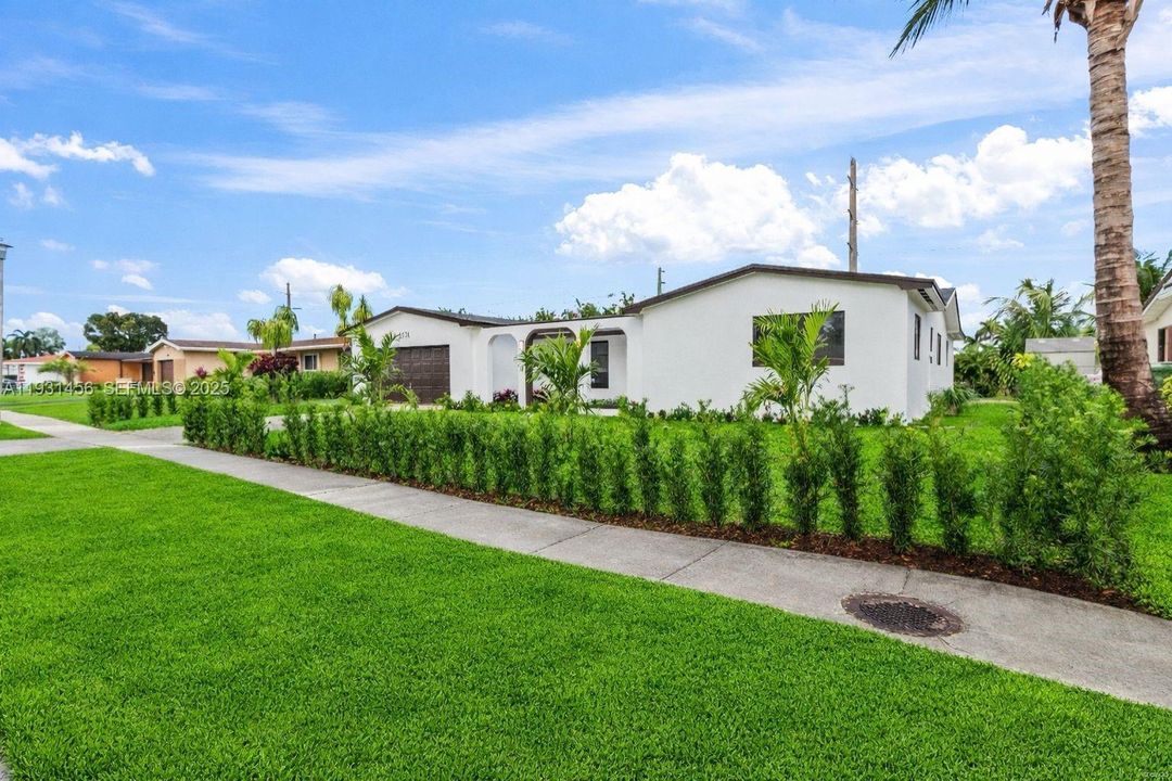 На продажу: $685,000 (3 спален, 2 ванн, 1776 Квадратных фут)