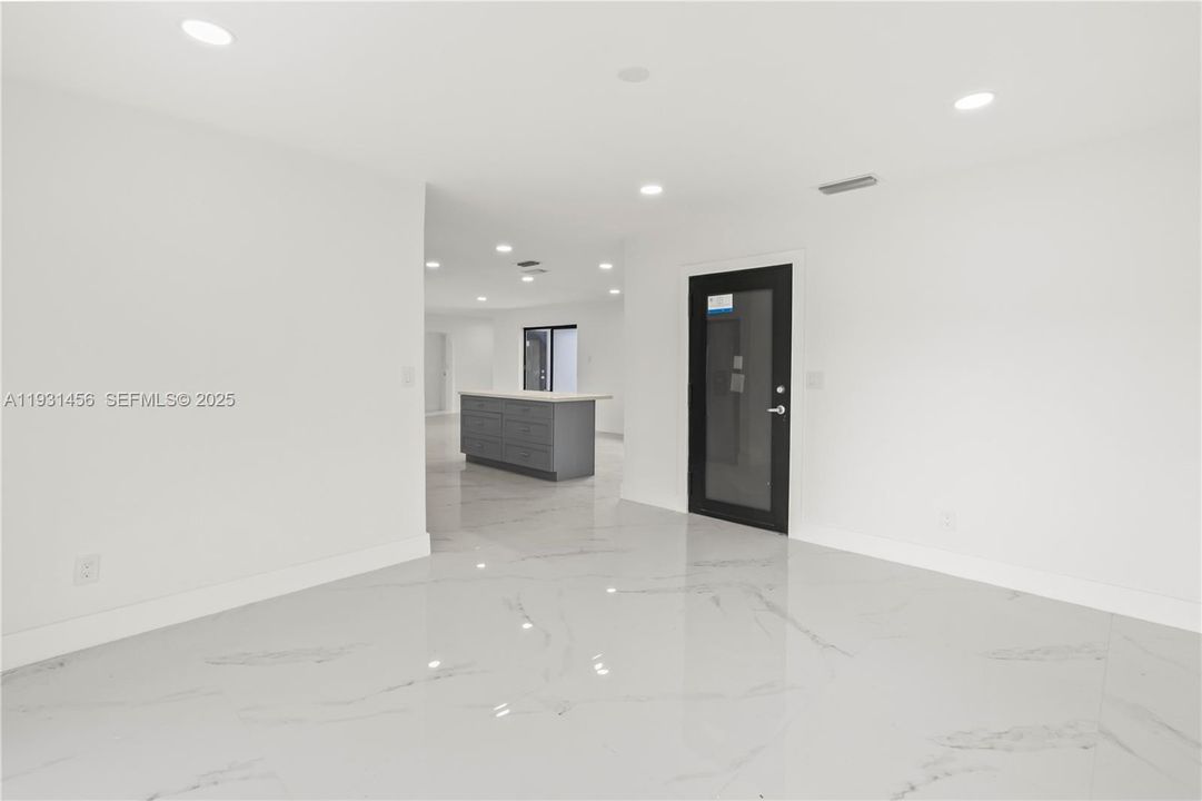 На продажу: $685,000 (3 спален, 2 ванн, 1776 Квадратных фут)