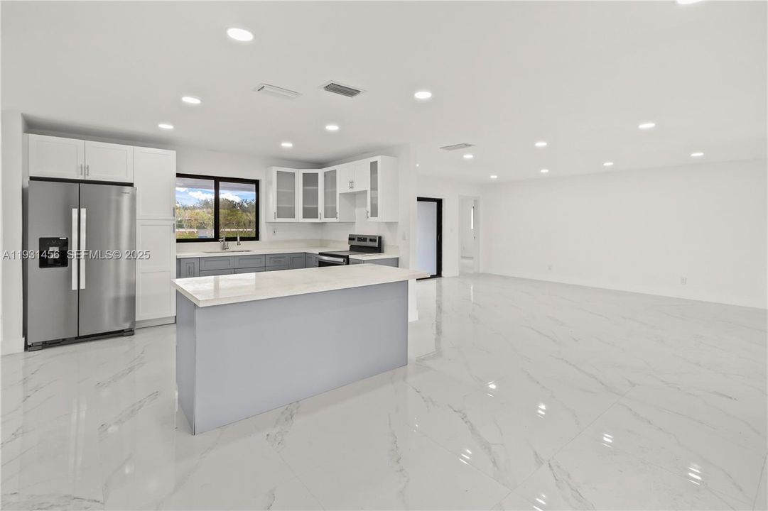 На продажу: $685,000 (3 спален, 2 ванн, 1776 Квадратных фут)