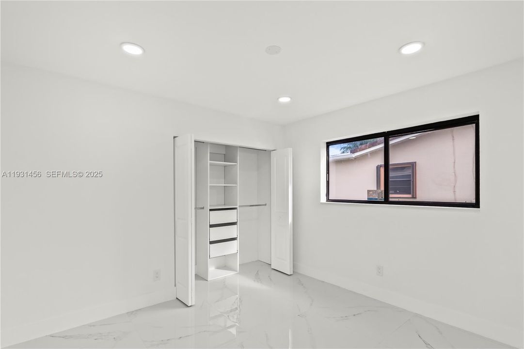 На продажу: $685,000 (3 спален, 2 ванн, 1776 Квадратных фут)