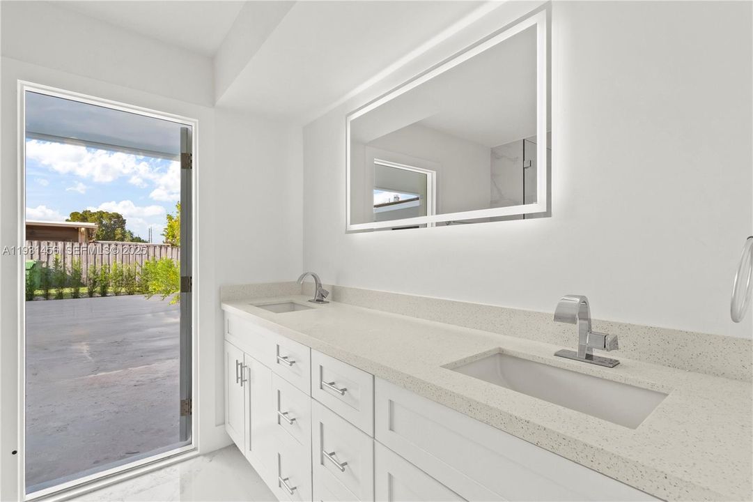 На продажу: $685,000 (3 спален, 2 ванн, 1776 Квадратных фут)