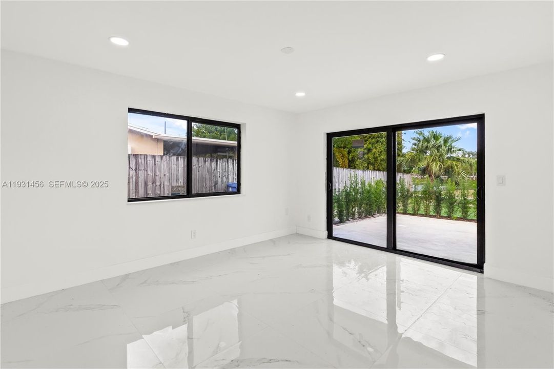 На продажу: $685,000 (3 спален, 2 ванн, 1776 Квадратных фут)