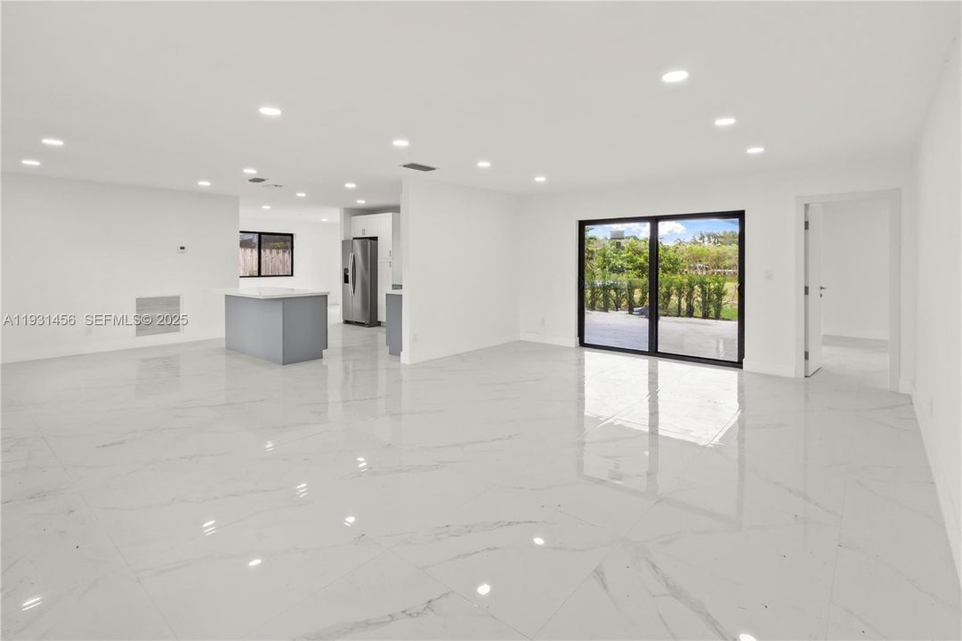 На продажу: $685,000 (3 спален, 2 ванн, 1776 Квадратных фут)