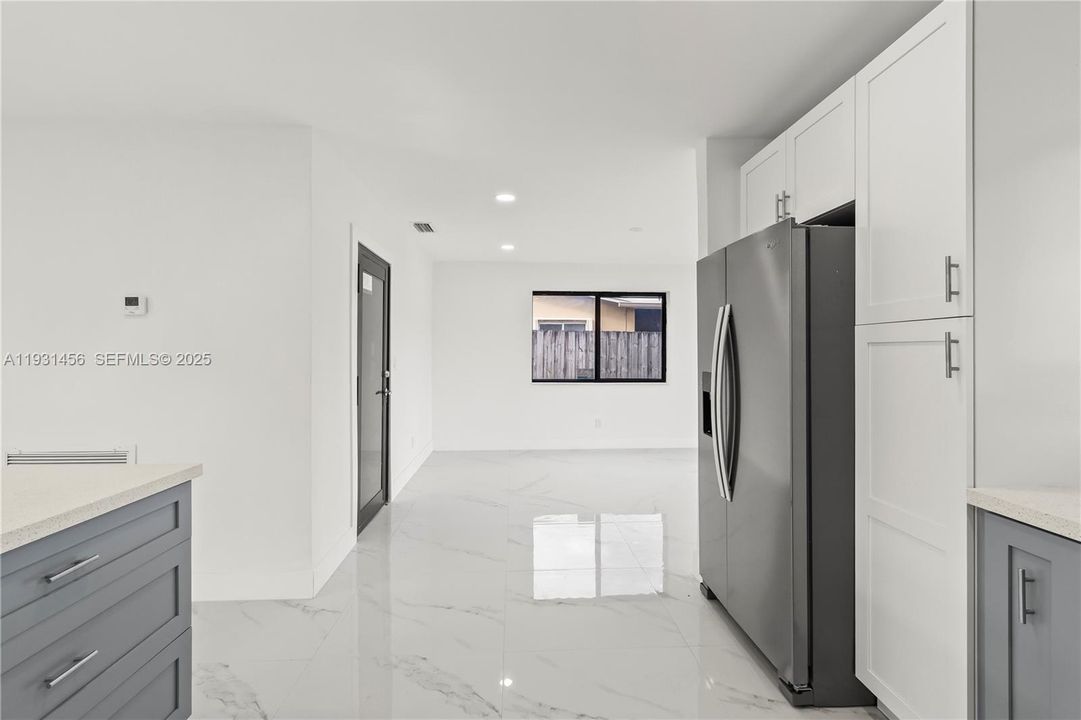 На продажу: $685,000 (3 спален, 2 ванн, 1776 Квадратных фут)