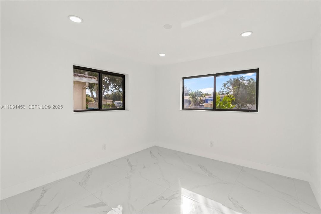 На продажу: $685,000 (3 спален, 2 ванн, 1776 Квадратных фут)