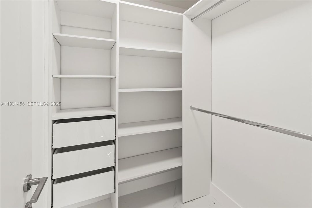 На продажу: $685,000 (3 спален, 2 ванн, 1776 Квадратных фут)