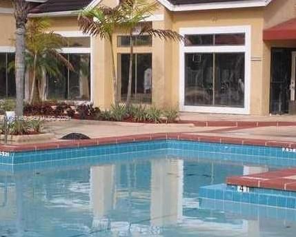 For Rent: $2,400 (2 beds, 2 baths, 1053 Square Feet)