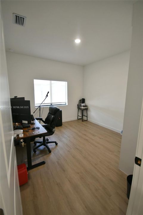 For Rent: $3,850 (5 beds, 3 baths, 1810 Square Feet)