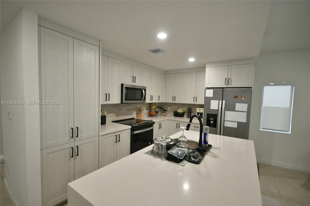 For Rent: $3,850 (5 beds, 3 baths, 1810 Square Feet)