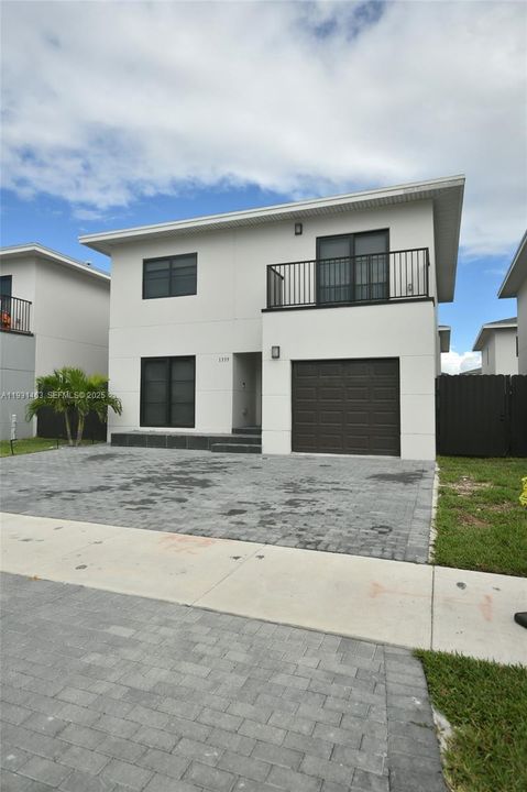 For Rent: $3,850 (5 beds, 3 baths, 1810 Square Feet)