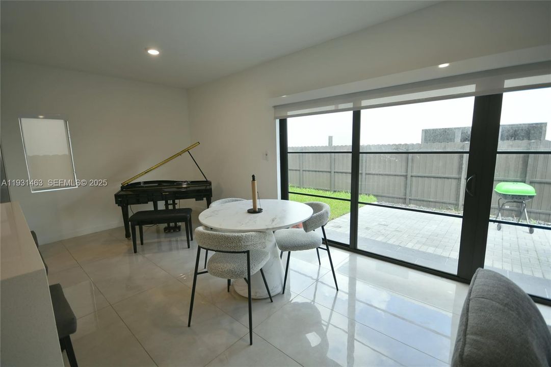 For Rent: $3,850 (5 beds, 3 baths, 1810 Square Feet)