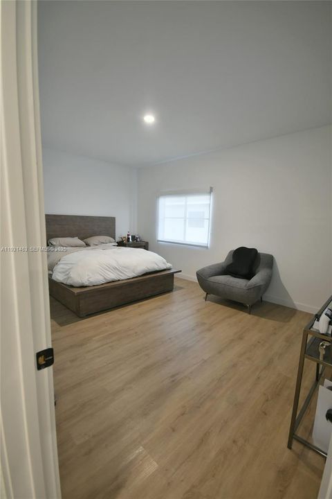 For Rent: $3,850 (5 beds, 3 baths, 1810 Square Feet)