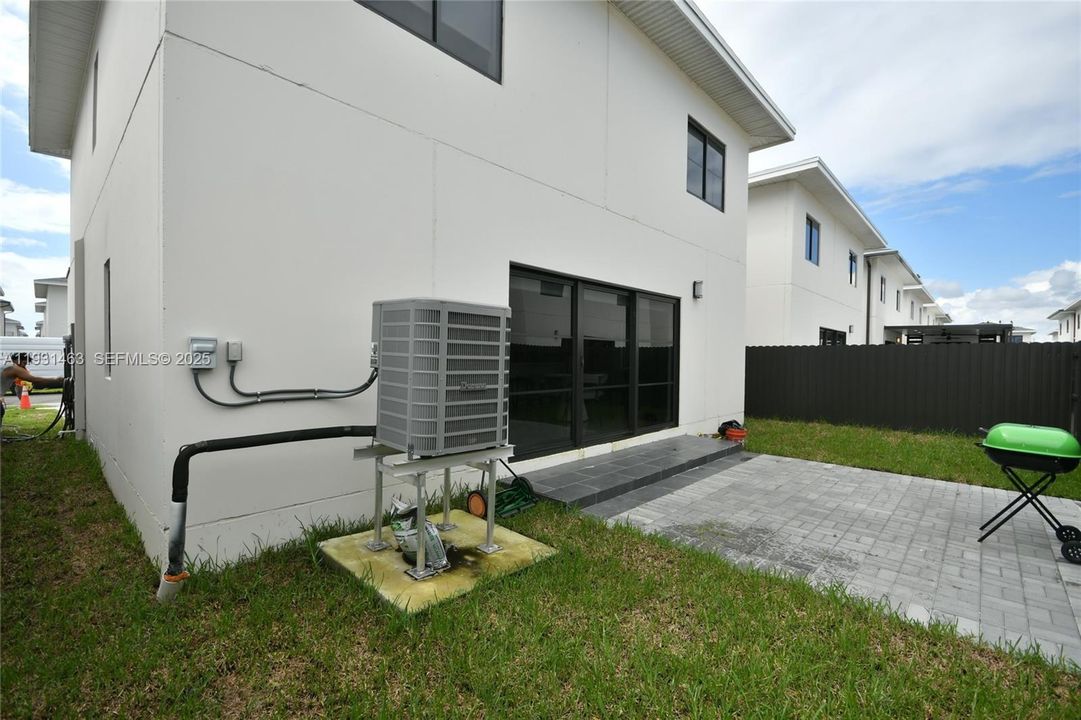 For Rent: $3,850 (5 beds, 3 baths, 1810 Square Feet)