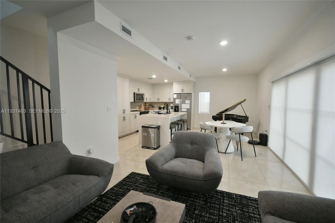 For Rent: $3,850 (5 beds, 3 baths, 1810 Square Feet)