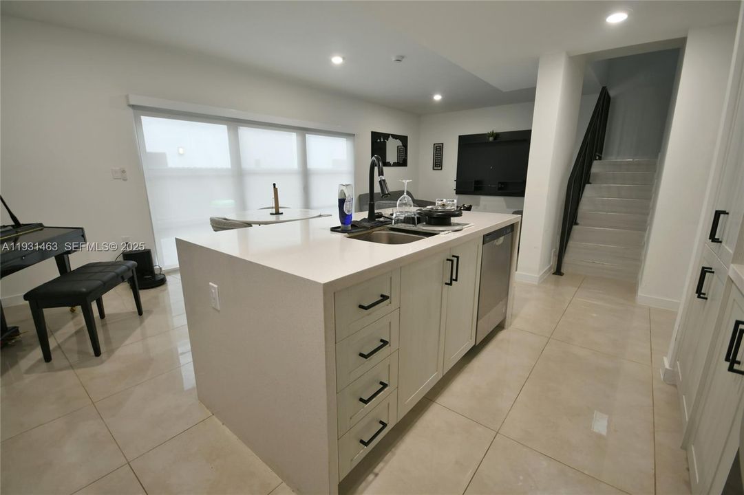 For Rent: $3,850 (5 beds, 3 baths, 1810 Square Feet)