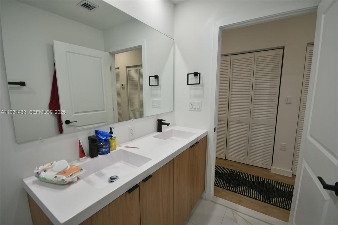 For Rent: $3,850 (5 beds, 3 baths, 1810 Square Feet)