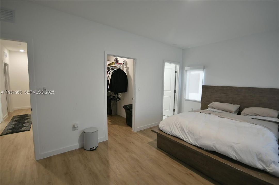 For Rent: $3,850 (5 beds, 3 baths, 1810 Square Feet)