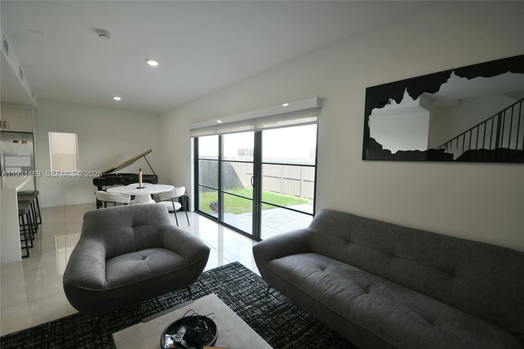 For Rent: $3,850 (5 beds, 3 baths, 1810 Square Feet)