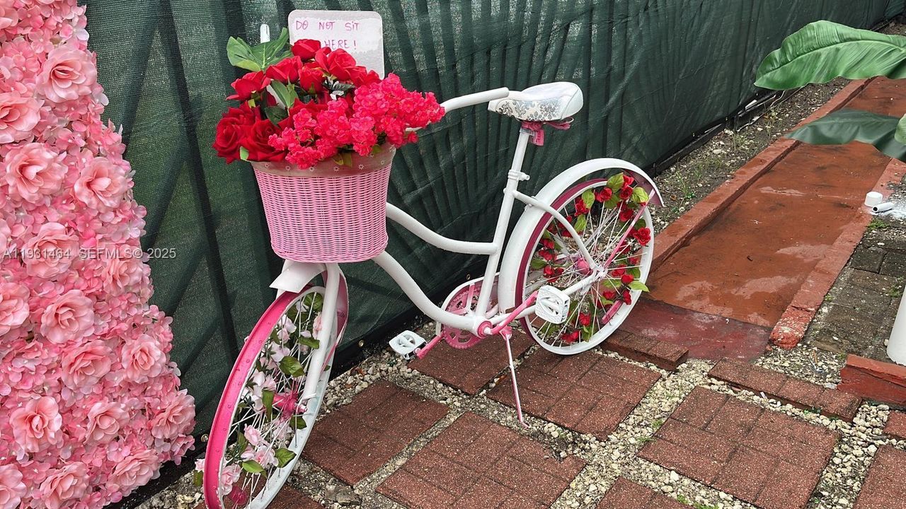 For Sale: $499,000 (7 beds, 3 baths, 1253 Square Feet)