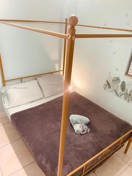 For Sale: $499,000 (7 beds, 3 baths, 1253 Square Feet)