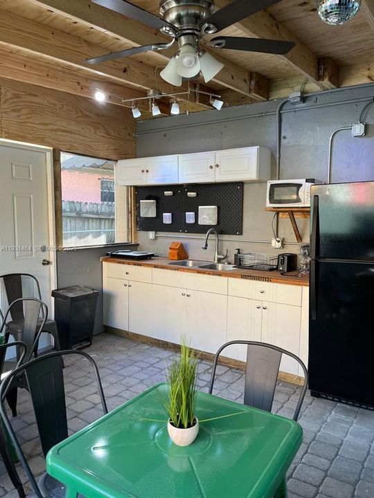 For Sale: $499,000 (7 beds, 3 baths, 1253 Square Feet)