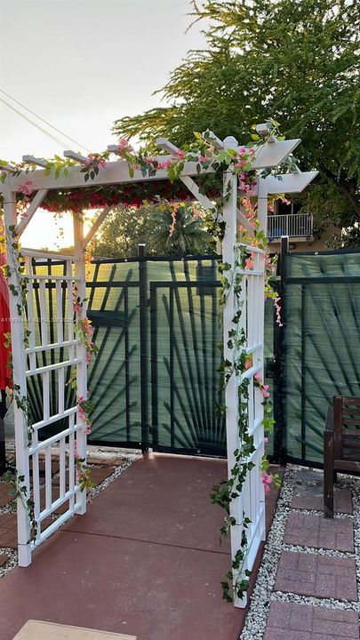 For Sale: $499,000 (7 beds, 3 baths, 1253 Square Feet)