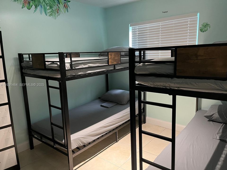 For Sale: $499,000 (7 beds, 3 baths, 1253 Square Feet)