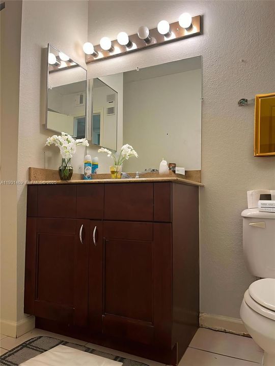 For Sale: $199,000 (2 beds, 1 baths, 912 Square Feet)