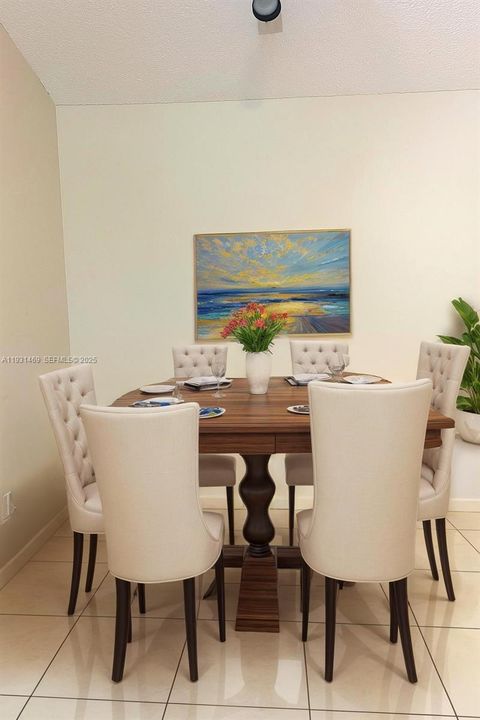 For Sale: $199,000 (2 beds, 1 baths, 912 Square Feet)