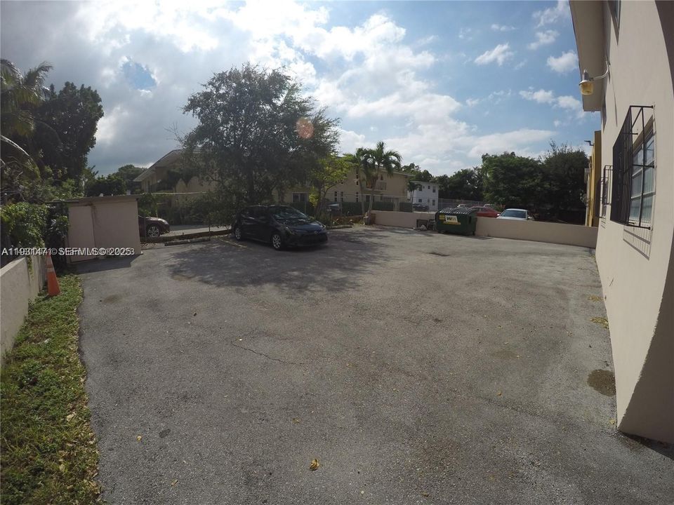 For Rent: $1,900 (2 beds, 1 baths, 750 Square Feet)