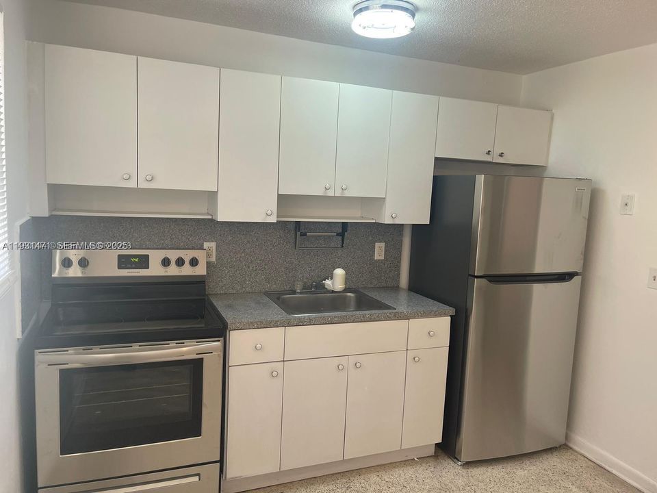 For Rent: $1,900 (2 beds, 1 baths, 750 Square Feet)