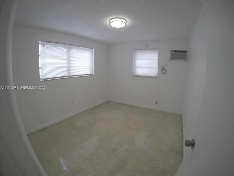 For Rent: $1,900 (2 beds, 1 baths, 750 Square Feet)