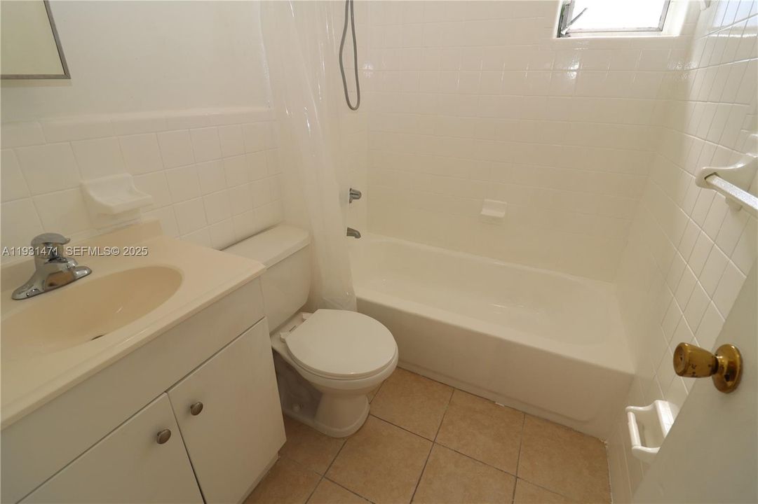 For Rent: $1,900 (2 beds, 1 baths, 750 Square Feet)