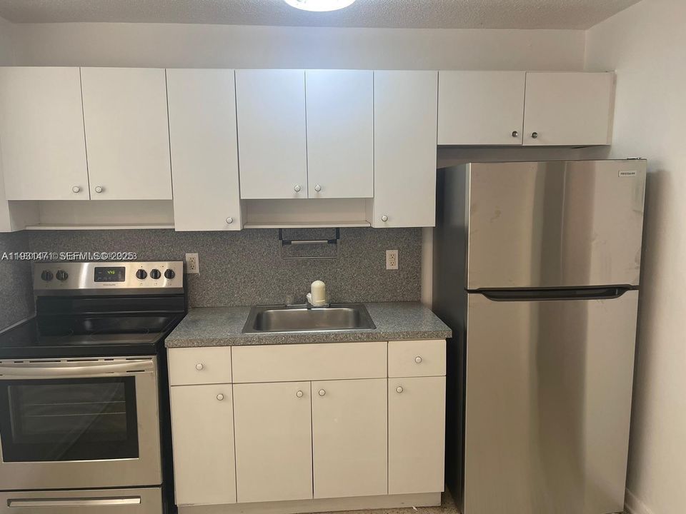 For Rent: $1,900 (2 beds, 1 baths, 750 Square Feet)