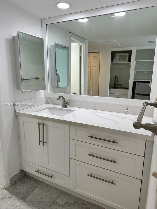 出租: $1,450 (0 贝兹, 1 浴室, 400 平方英尺)